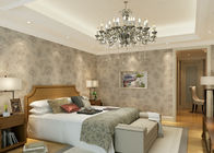 Het beige Bloemen Moderne Behang van Patroonpvc voor Slaapkamers met In reliëf gemaakte Oppervlakte